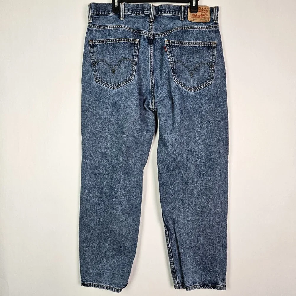 VTG Levi's 550 Relaxed Fit 100% Cotton Medium Wash Jean
